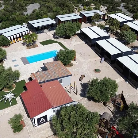 Mobile Elica, Дом отдыха *