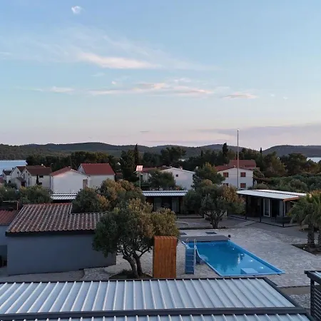 Mobile Elica, * Pirovac